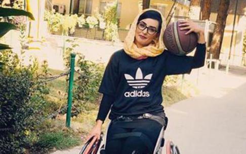 Nilofar Bayat, capitana de la selección de baloncesto en silla de ruedas de Afagnistán.