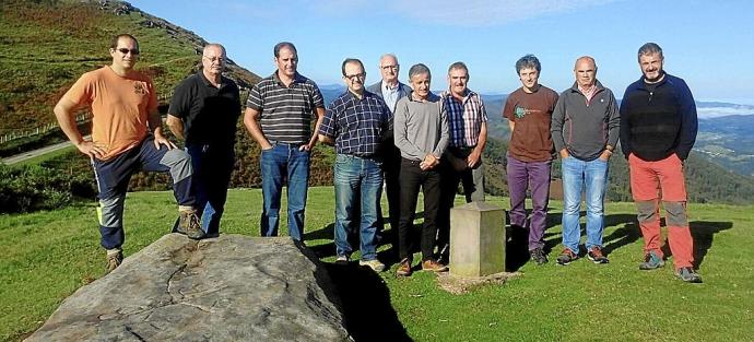 El anual encuentro entre los representantes del Ayuntamiento del Valle de Baztan y de Iparralde, en este caso el año 2020.