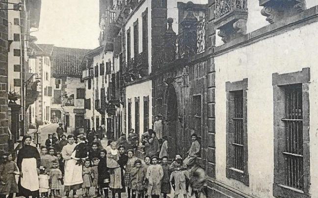La calle Jaime Urrutia de Elizondo, la mayor y más importante hasta la apertura de la carretera.