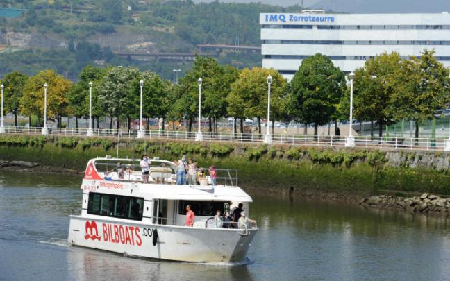 Los menores de 12 a 17 años podrán realizar con Bilboats paseos en barco por la ría.