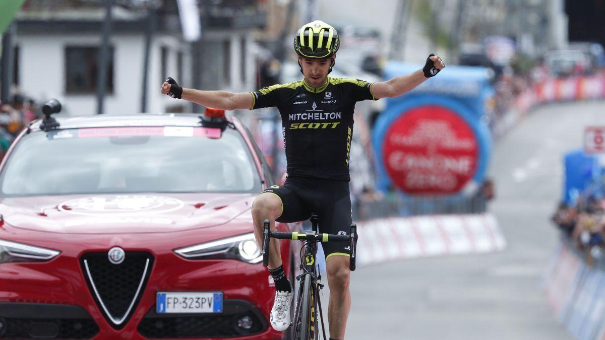 Mikel Nieve celebra su victoria en una etapa del Giro