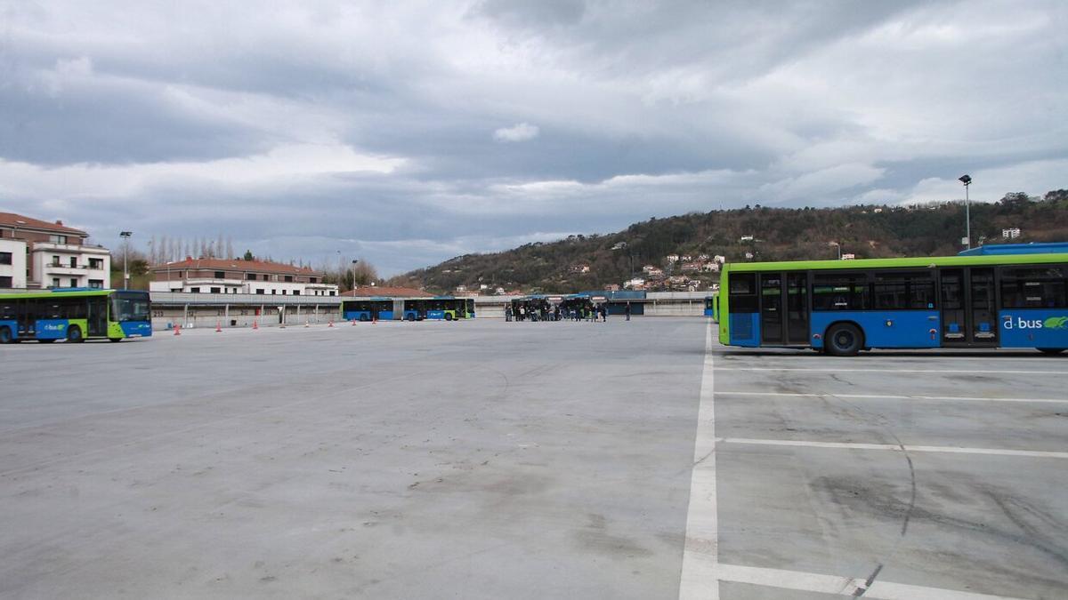 Autobuses en las cocheras de Dbus