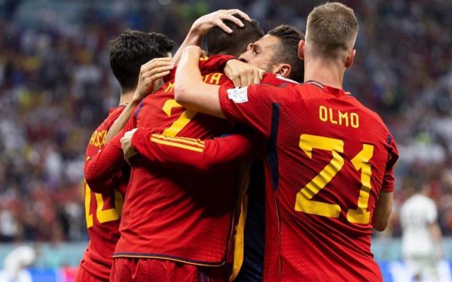 Morata, que fue declarado mejor jugador del partido, celebra su gol.