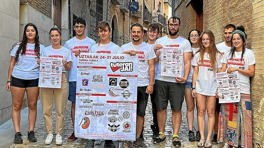 Miembros de la asociación Tuteran Jai, en su presentación de los actos de las fiestas de este año. | FOTO: CEDIDA