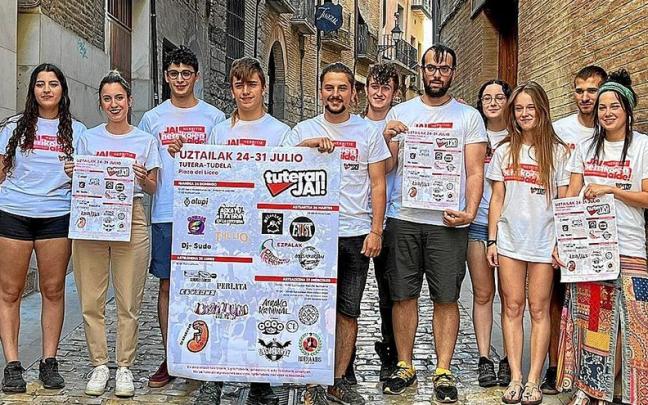 Miembros de la asociaci&oacute;n Tuteran Jai, en su presentaci&oacute;n de los actos de las fiestas de este a&ntilde;o. | FOTO: CEDIDA