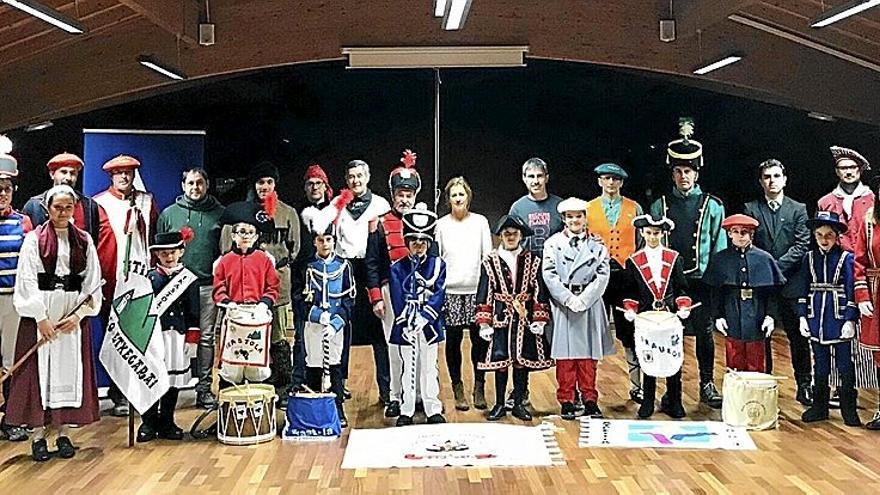 Presentación tradicional de las tamborradas de San Sebastián. | FOTO: AZPEITIKO UDALA