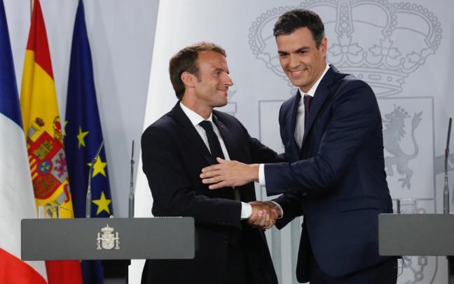 Emmanuel Macron (izq.), presidente de Francia, se reúne con Pedro Sánchez (der.), presidente español, en La Moncloa. Emmanuel Macron (izq.), presidente de Francia, se reúne con Pedro Sánchez (der.), presidente español, en La Moncloa.