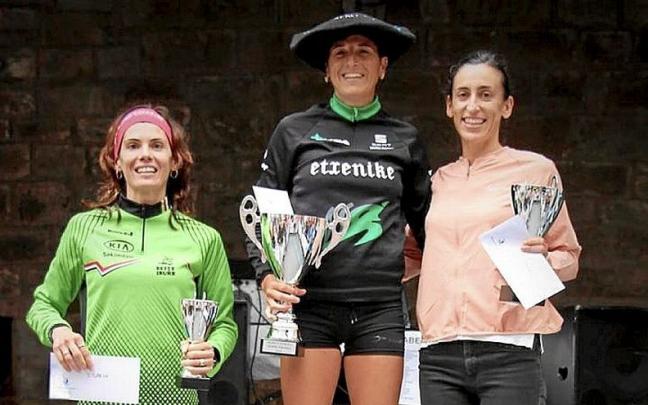 Rebeca Mari&ntilde;o, Vanesa Pacha e Idoia Nogales; en el podio. | FOTOS: CEDIDAS