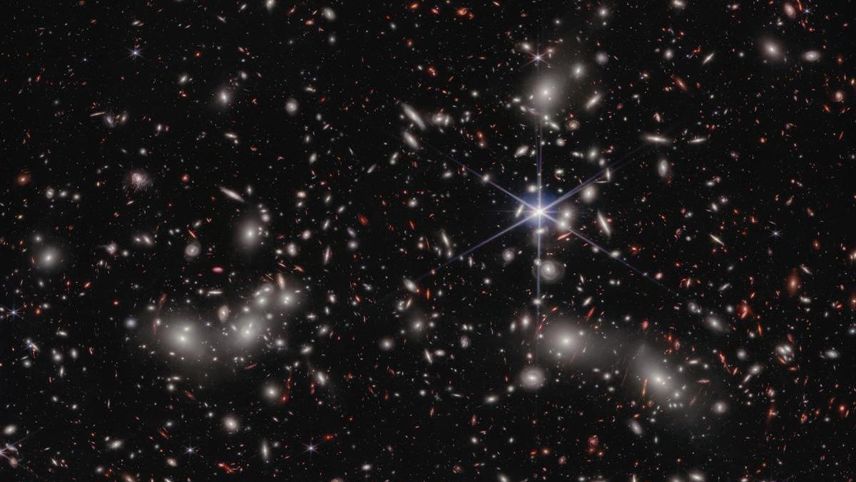 Una de las imágenes del Cúmulo de Pandora capatada por el telescopio James Webb.