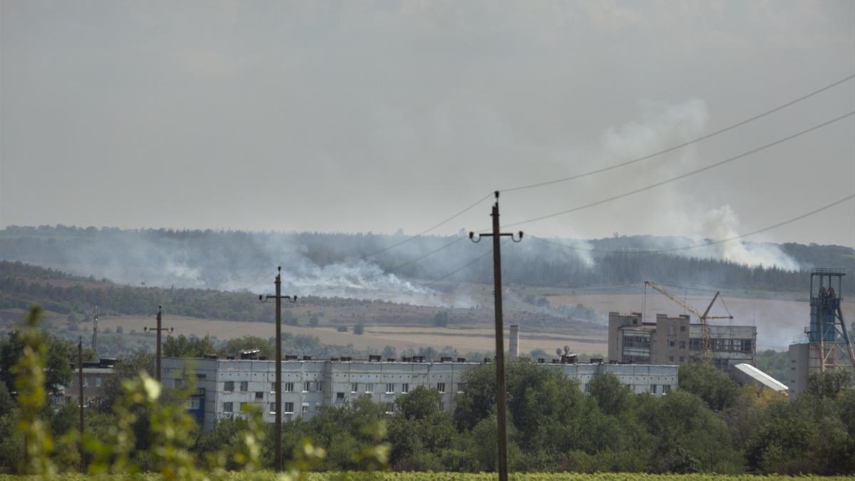 Columnas de humo cerca de la ciudad de Soledar.