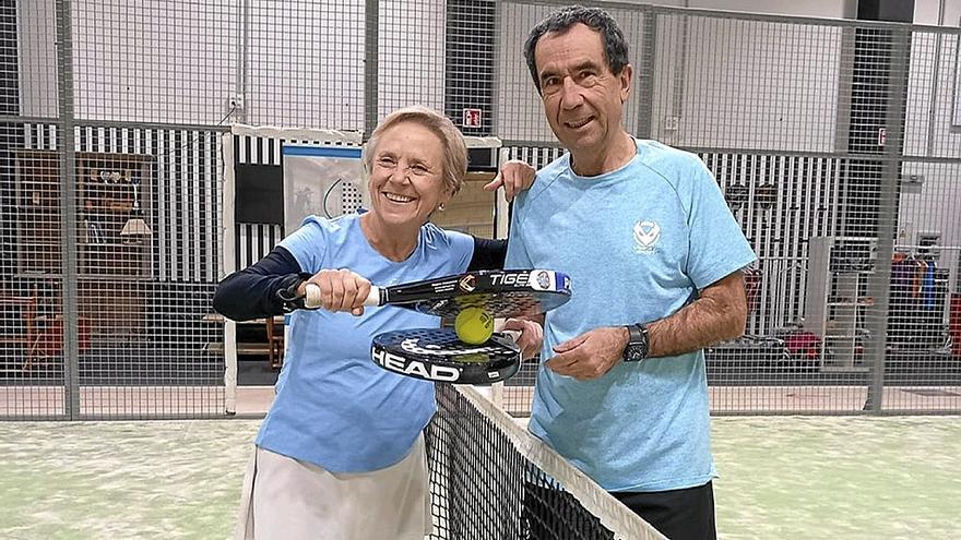 Mari Carmen Soldevilla Aparicio posa junto a Fernando Otario Zabaleta.