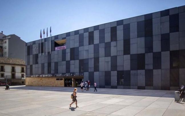 Fachada del Ayuntamiento de Burlada.