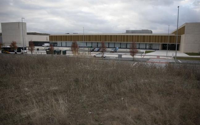 Parcela en la que se ubicará el futuro polideportivo. Parcela en la que se ubicará el futuro polideportivo.