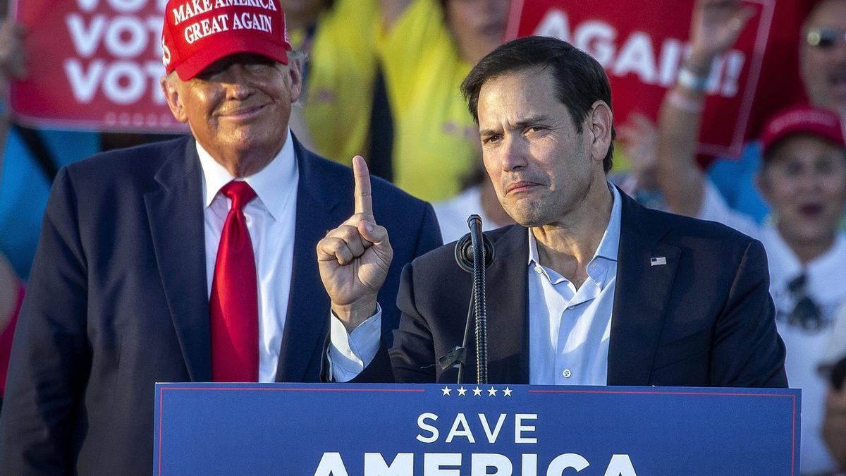 El expresidente de Estados Unidos Donald Trump (izquierda), en un acto en favor de la reelecci&oacute;n de Marco Rubio como senador por Florida.