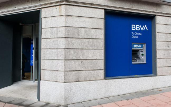 El BBVA planea cerrar 108 oficinas este mes.