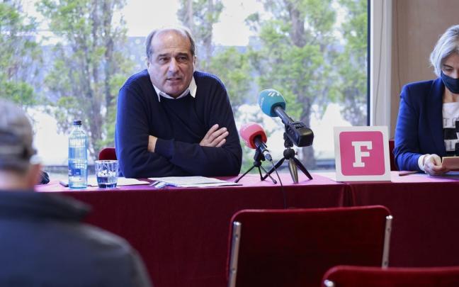 Los portavoces del Foro Social Agus Hernán y Nekane Altzelai.