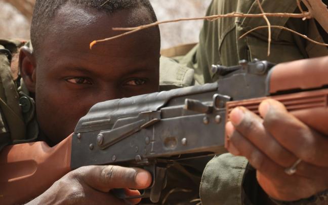 Imagen de archivo de un militar de Burkina Faso. Imagen de archivo de un militar de Burkina Faso.