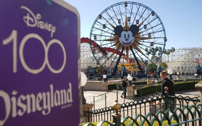 Disney ha anunciado el despido de 7.000 empleados. Disney ha anunciado el despido de 7.000 empleados.