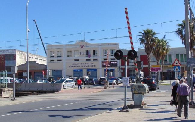 Imagen del paso a nivel del centro de Santurtzi.