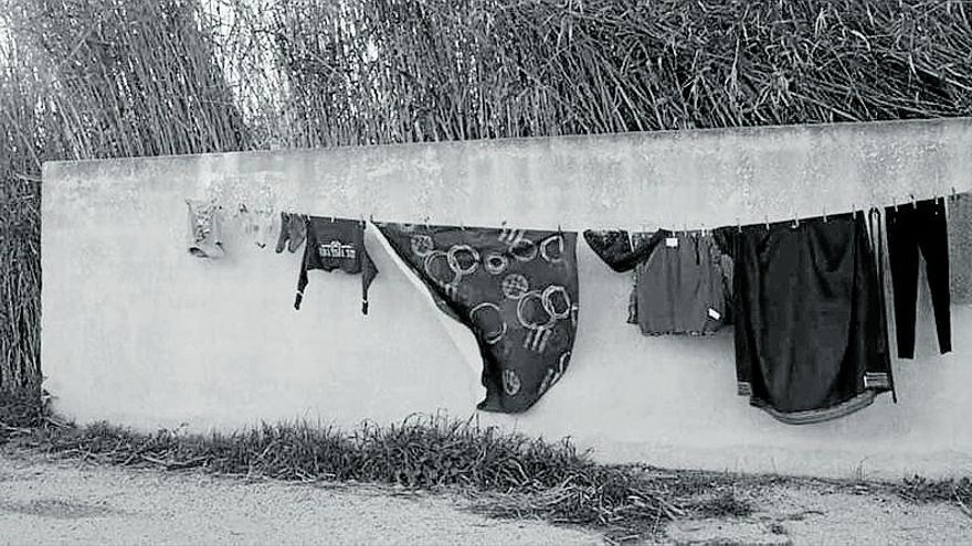 'Ama-das' dokumentalaren fotograma, zuri-beltzean.