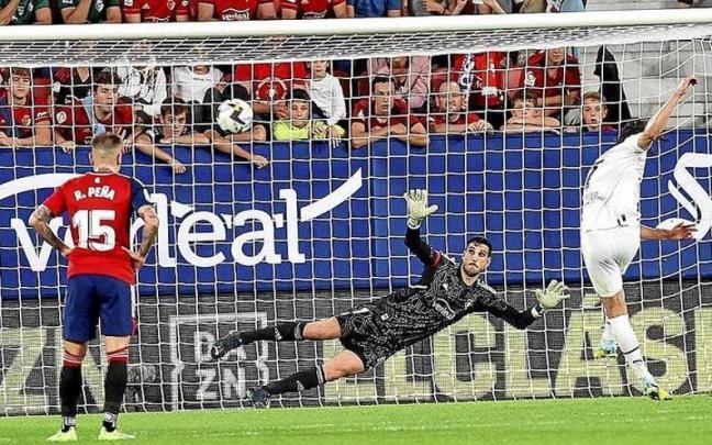 Cavani falla un penalti.