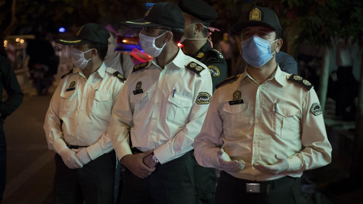 Agentes de la policía iraní en Teherán.
