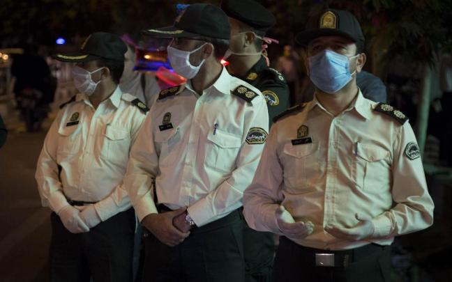 Agentes de la policía iraní en Teherán.