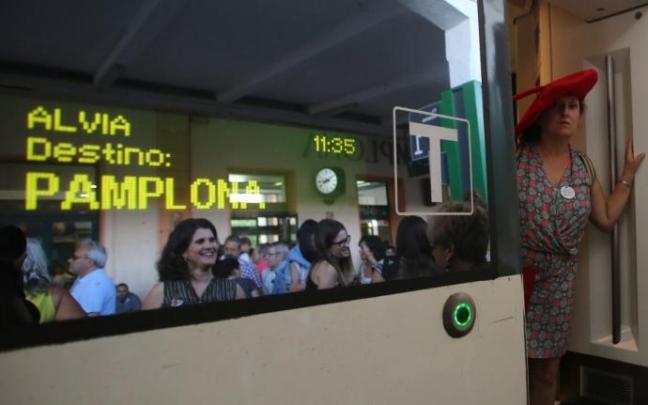 Turistas procedentes del Alvia de Barcelona, a su llegada a Pamplona para los Sanfermines hace unos años Turistas procedentes del Alvia de Barcelona, a su llegada a Pamplona para los Sanfermines hace unos años