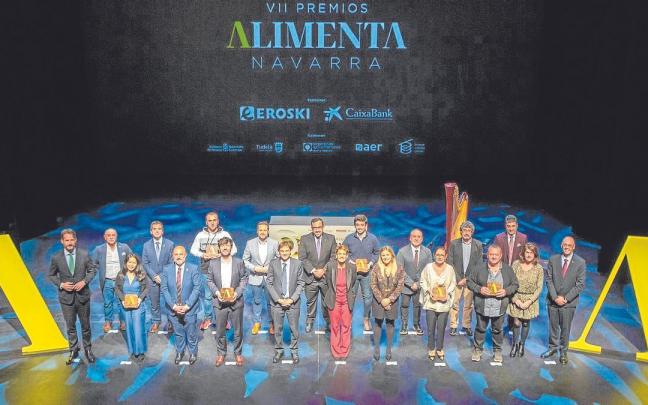 Foto de autoridades, organizadores, patrocinadores y premiados. Foto de autoridades, organizadores, patrocinadores y premiados.