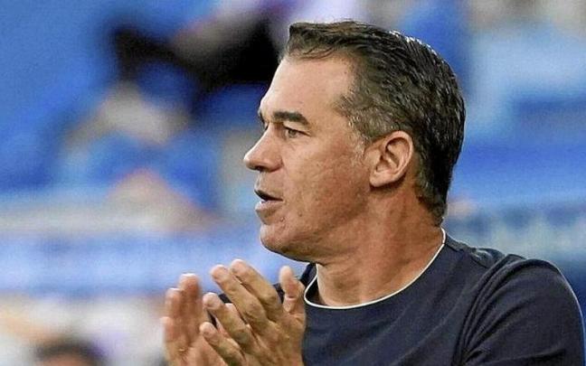 Luis Garc&iacute;a Plaza, durante el partido de esta temporada entre el Alav&eacute;s y el Real Oviedo en Mendizorroza. | FOTO: ALEX LARRETXI