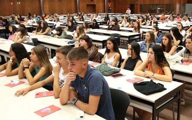 Jornada de puertas abiertas y acogida a alumnado de 1er curso en la UPNA.