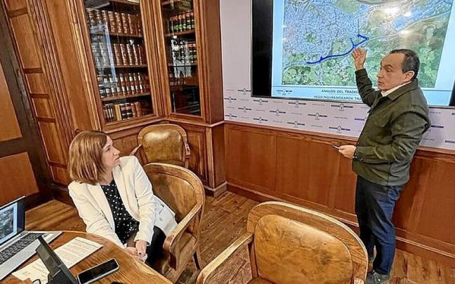 Laborda y Páez, durante la presentación del nuevo trazado. | FOTO: N.G.