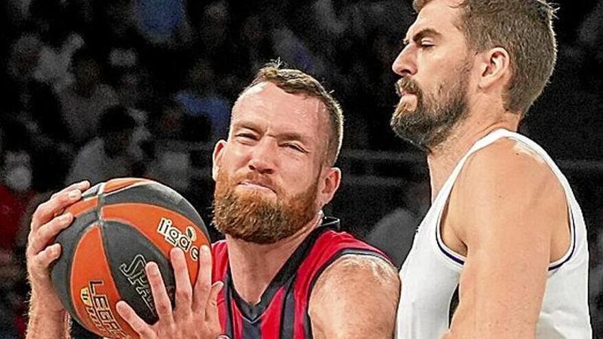 Costello se dispone a atacar el aro en el partido ante el Unicaja.