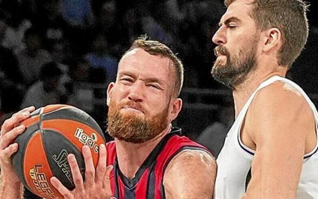 Costello se dispone a atacar el aro en el partido ante el Unicaja.