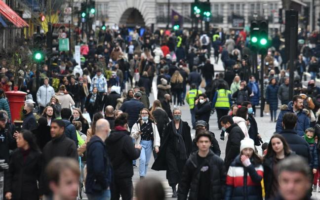 Reino Unido afronta una crisis económica, con los precios alza y una subida de impuestos por parte del Gobierno británico.
