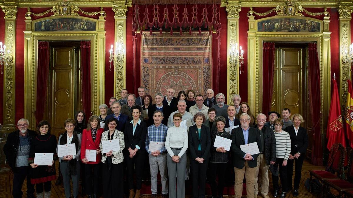 Navarra reconoce a 78 personas que han donado objetos valiosos