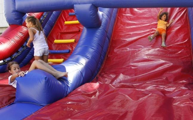 Imagen de archivo de unos hinchables infantiles