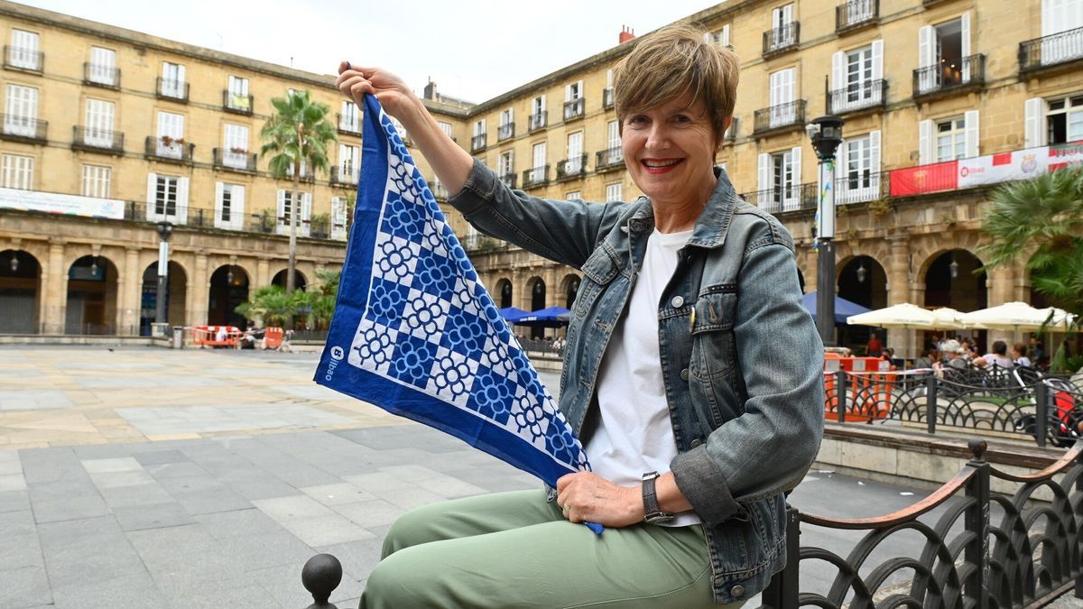 La actriz, Itziar Lazkano en la Plaza Nueva.