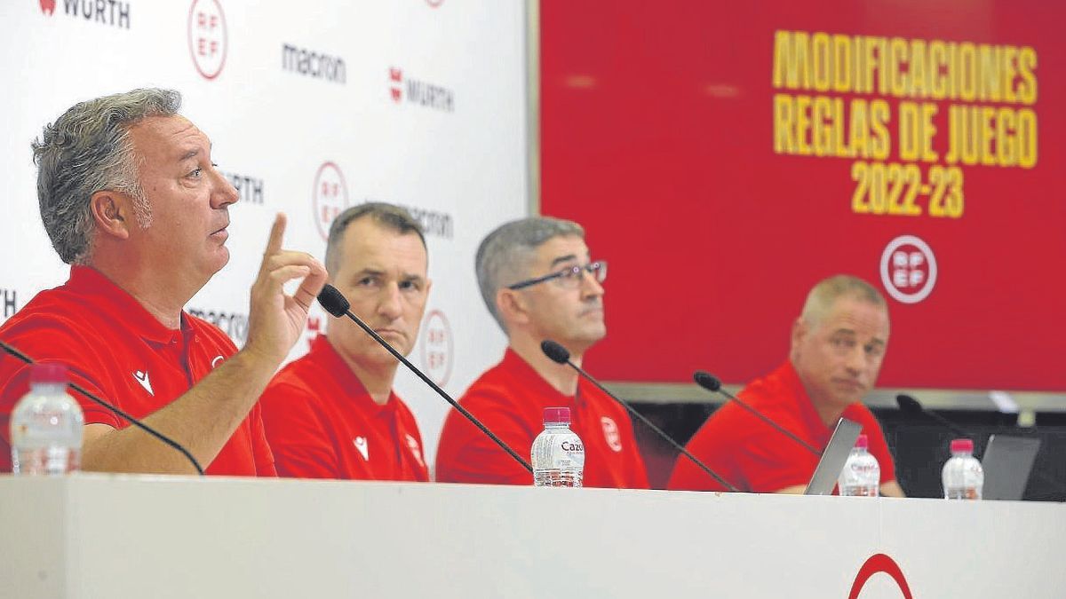 Luis Medina Cantalejo, Carlos Clos Gómez, Alberto Undiano Mallenco y Juan Carlos Yuste Jiménez. | FOTO: EFE