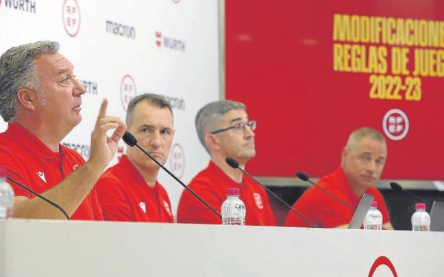 Luis Medina Cantalejo, Carlos Clos Gómez, Alberto Undiano Mallenco y Juan Carlos Yuste Jiménez. | FOTO: EFE