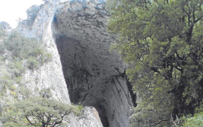 Cueva de Leze. Cueva de Leze.