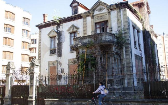 Foto de la Casa Alfaro ubicada en la calle Manuel Iradier.