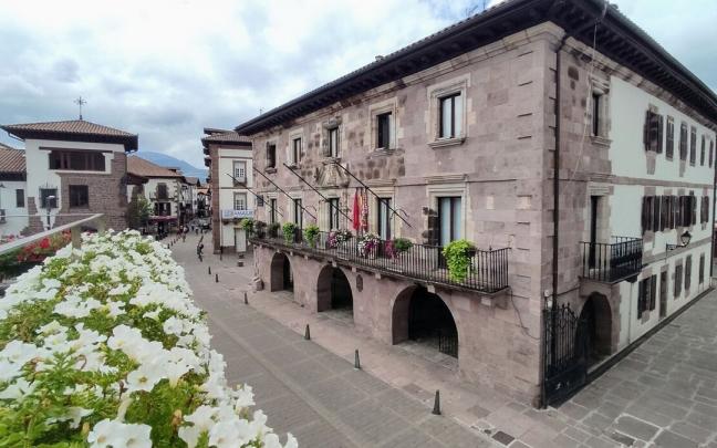 El Ayuntamiento de Baztan ha comenzado septiembre con un pleno extraordinario. El Ayuntamiento de Baztan ha comenzado septiembre con un pleno extraordinario.