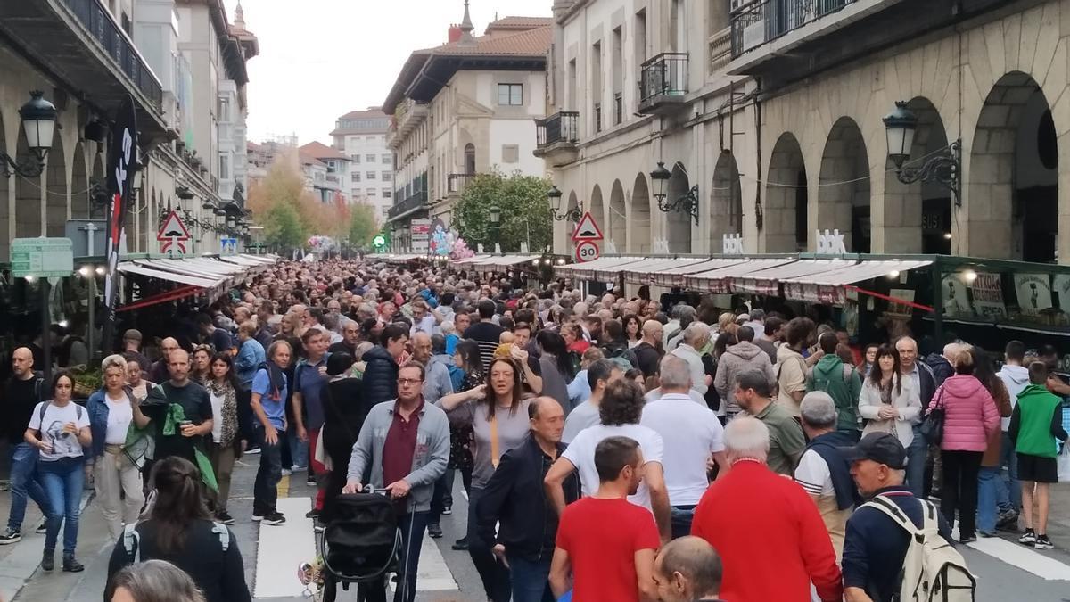 Arranque con llenazo en el Último Lunes de Gernika