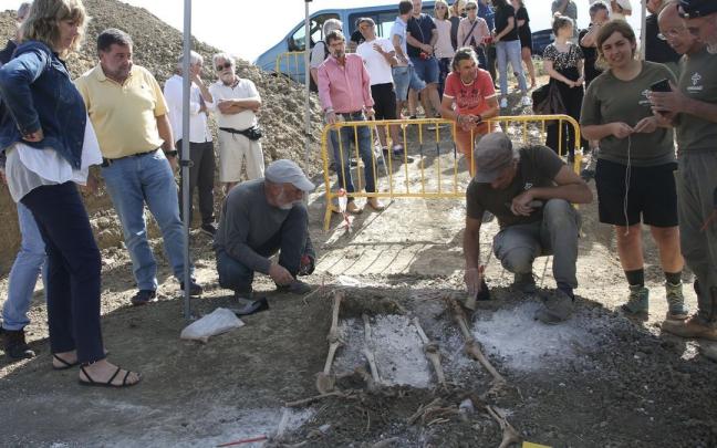 Exhuman en Paternain diez cuerpos procedentes de sacas de la prisión de Pamplona Exhuman en Paternain diez cuerpos procedentes de sacas de la prisión de Pamplona