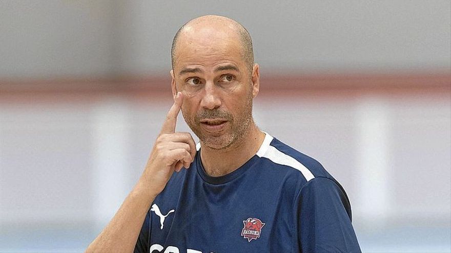 Pe&ntilde;arroya, durante un entrenamiento de esta pretemporada. | FOTO: BASKONIA