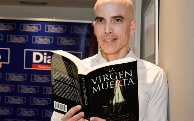 El escritor vitoriano Samuel Vernal vuelve a proponer un trepidante thriller en la novela ‘La virgen muerta’