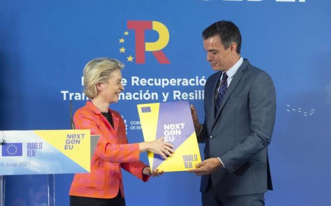Ursula von der Leyen junto a Pedro Sánchez. Ursula von der Leyen junto a Pedro Sánchez.