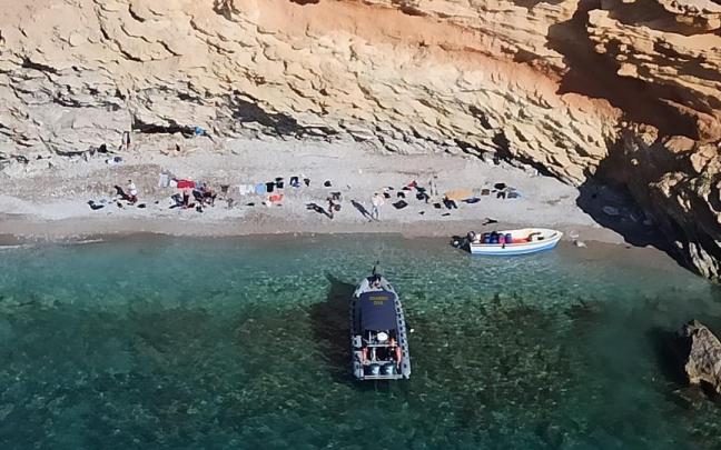 Imagen de archivo de un patera localizada en aguas de Cabrera (Islas Baleares).