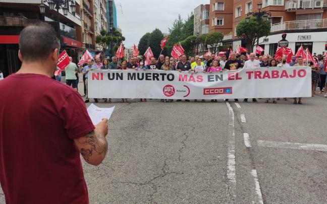 Imagen de archivo de una concentración sindical contra la siniestralidad laboral. Imagen de archivo de una concentración sindical contra la siniestralidad laboral.